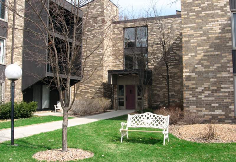 Riverview Manor Apartment Rentals - Northfield, MN